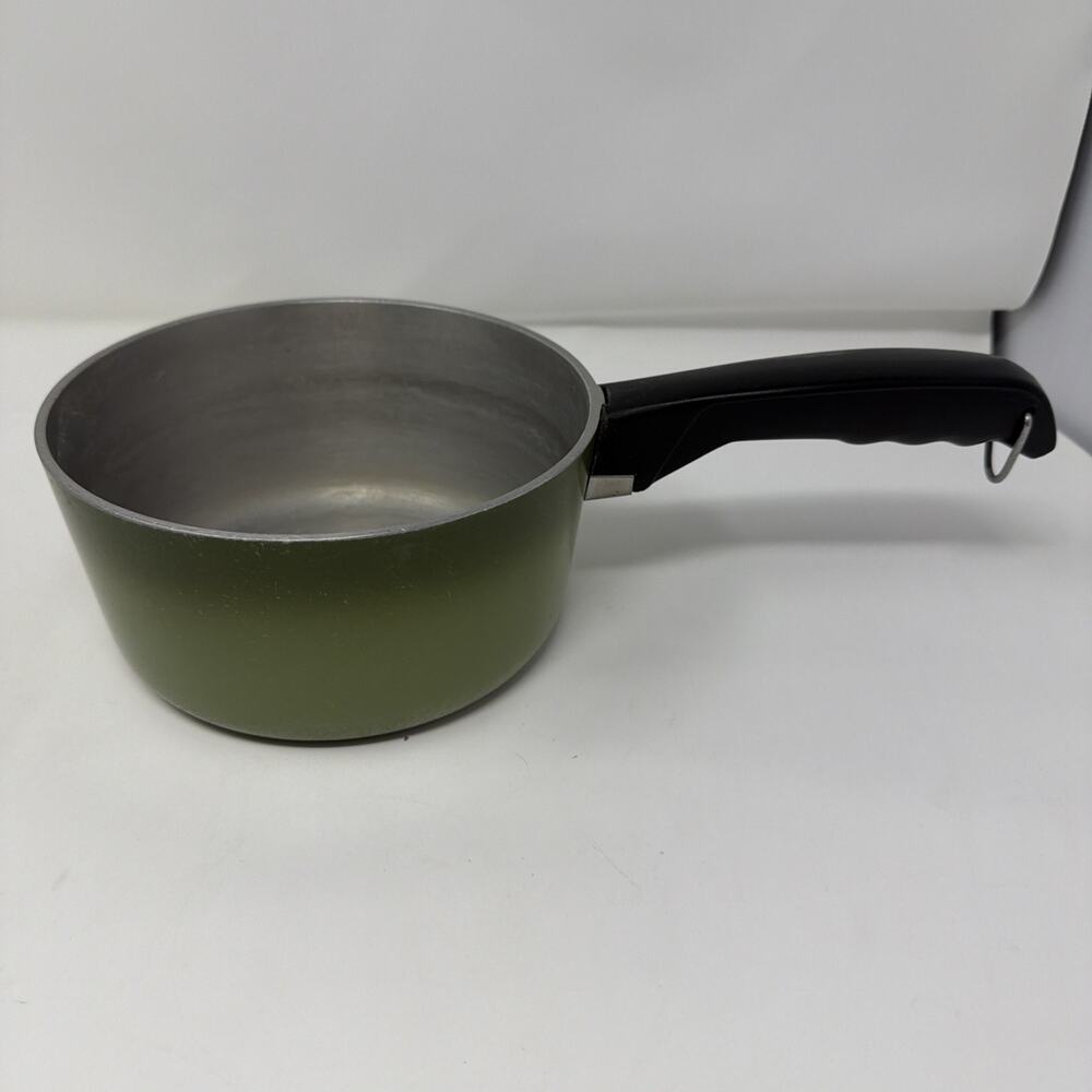 Vintage 1960's CLUB Avocado Green Aluminum 2qt Saucepan No Kid